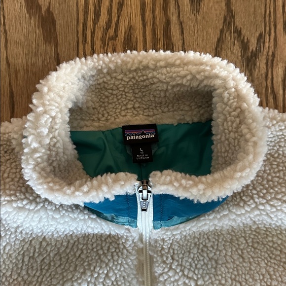 Patagonia Kids Retro-X Cream Fleece Jacket with Teal and Yellow Accents - Picture 3 of 4
